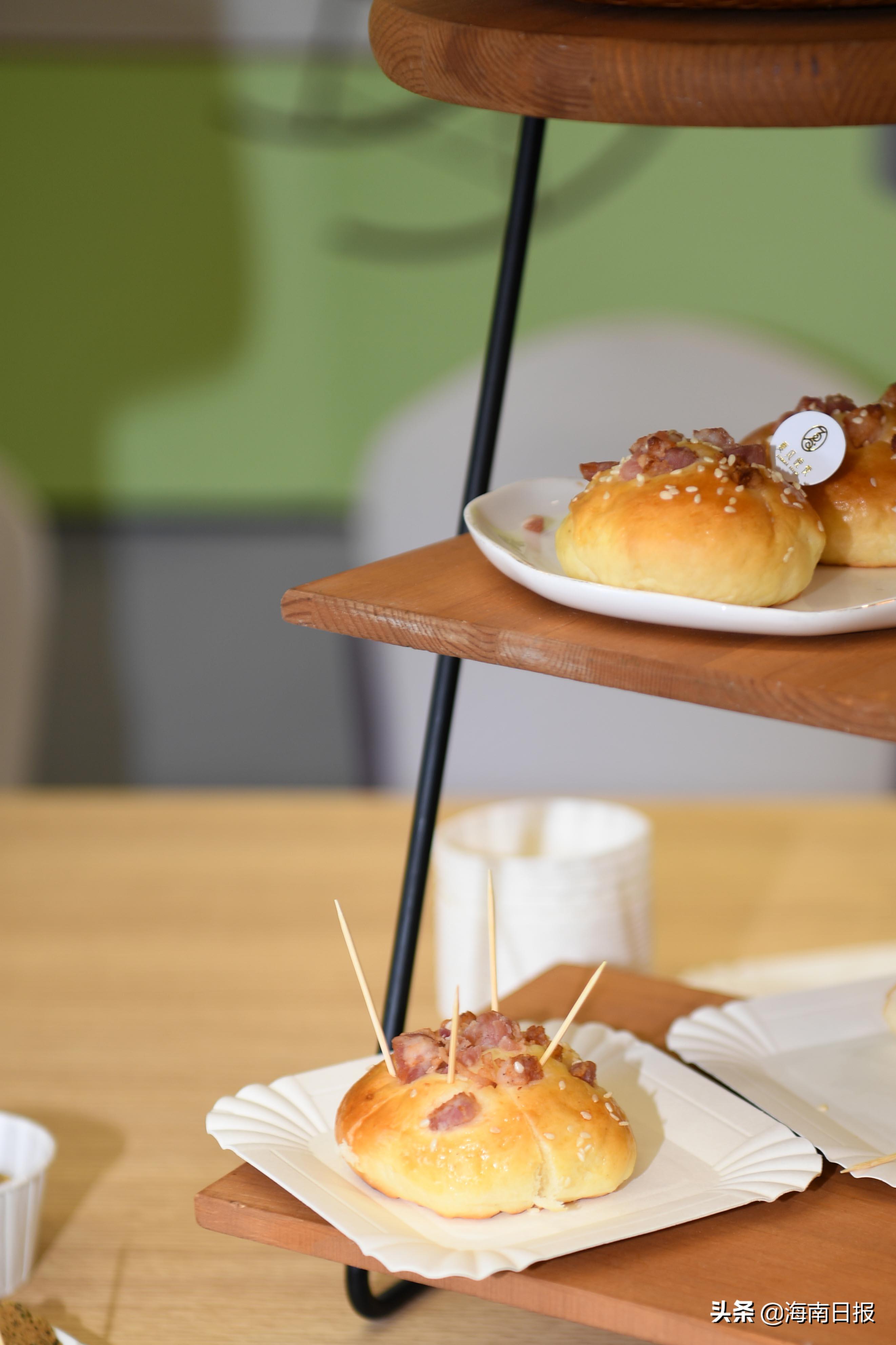 “90后”创业者将五指山茶文化融入烘焙作品带到论坛年会