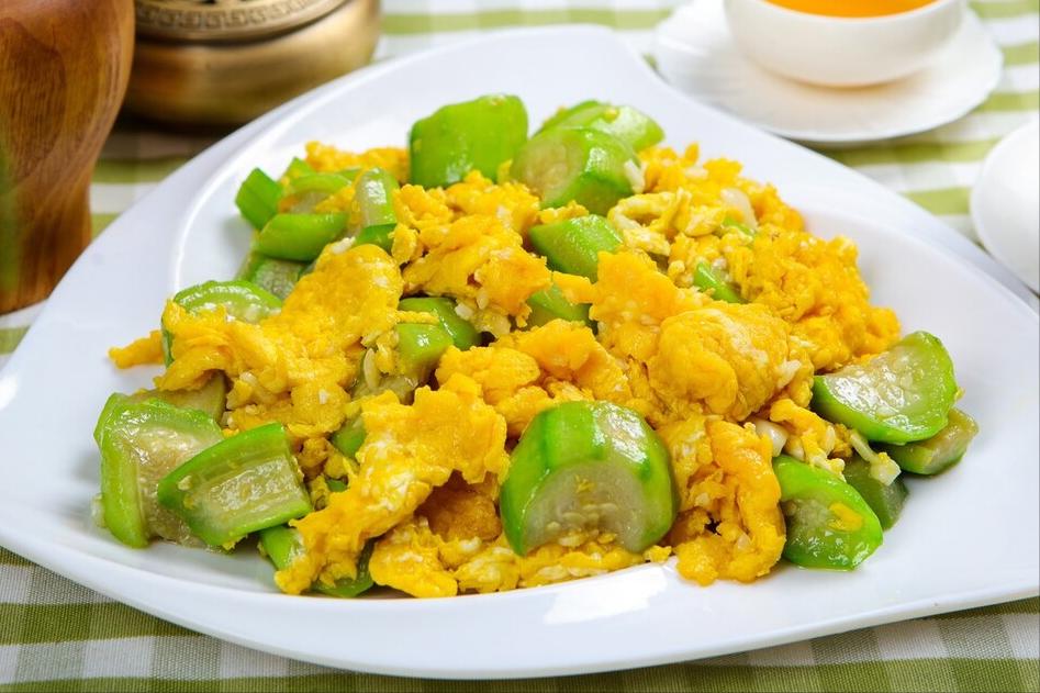 炒丝瓜，出水太多怎么办？只用记住1招，清爽不出水，鲜香又翠绿