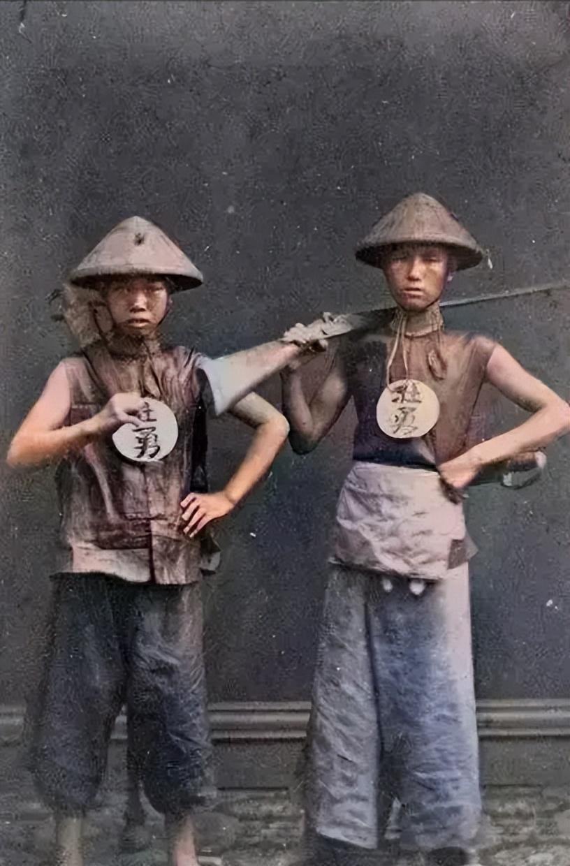 晚清小脚女子彩色老照片,晚清地主婆老照片