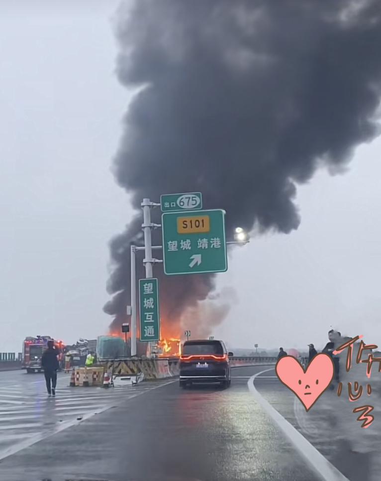 湖南高速多车相撞事故现场图片,湖南高速多车相撞事故真相