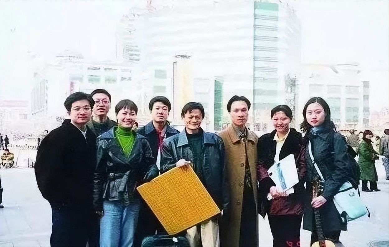 罗汉最后回到家了吗,罗汉回到单家大院