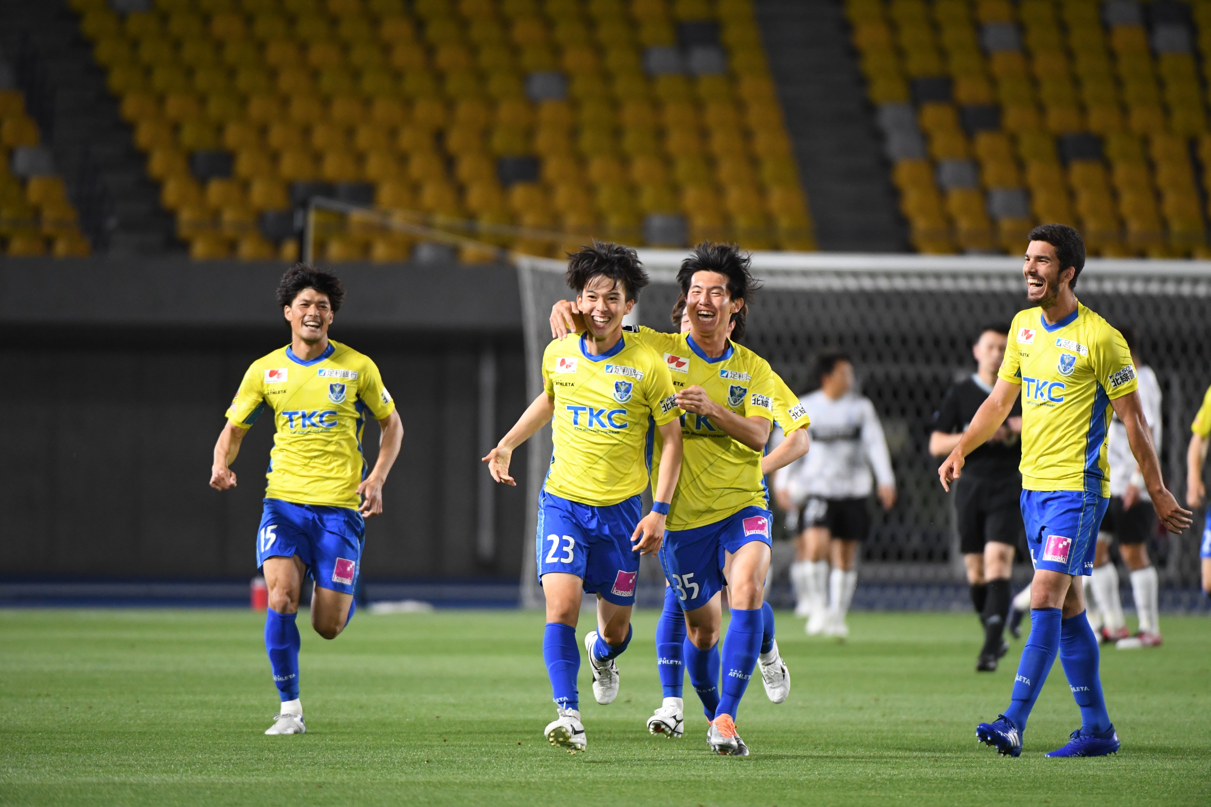 天皇杯新泻天鹅上半场,日天皇杯是什么级别比赛