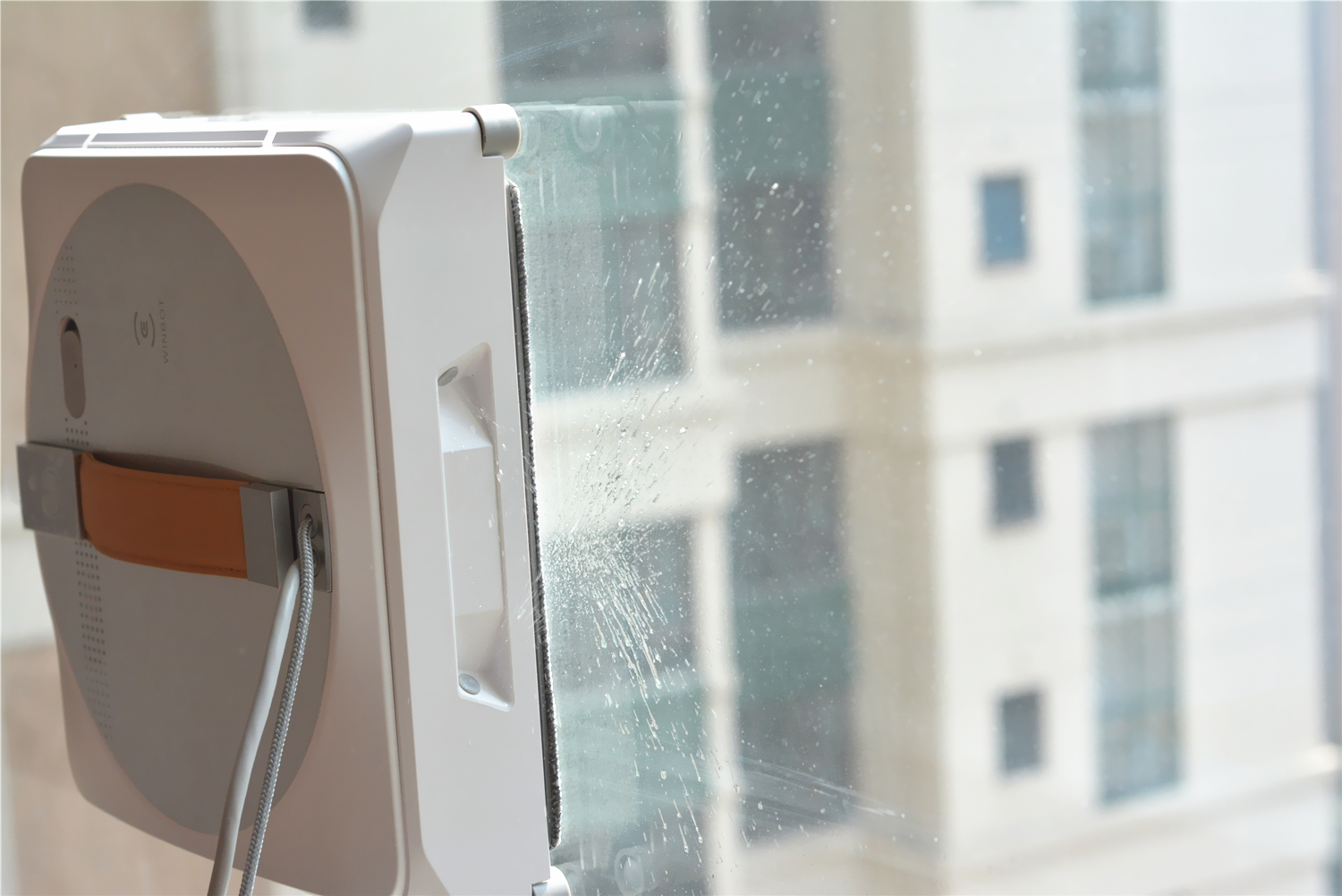 科沃斯擦窗教程,双向自动喷水擦玻璃