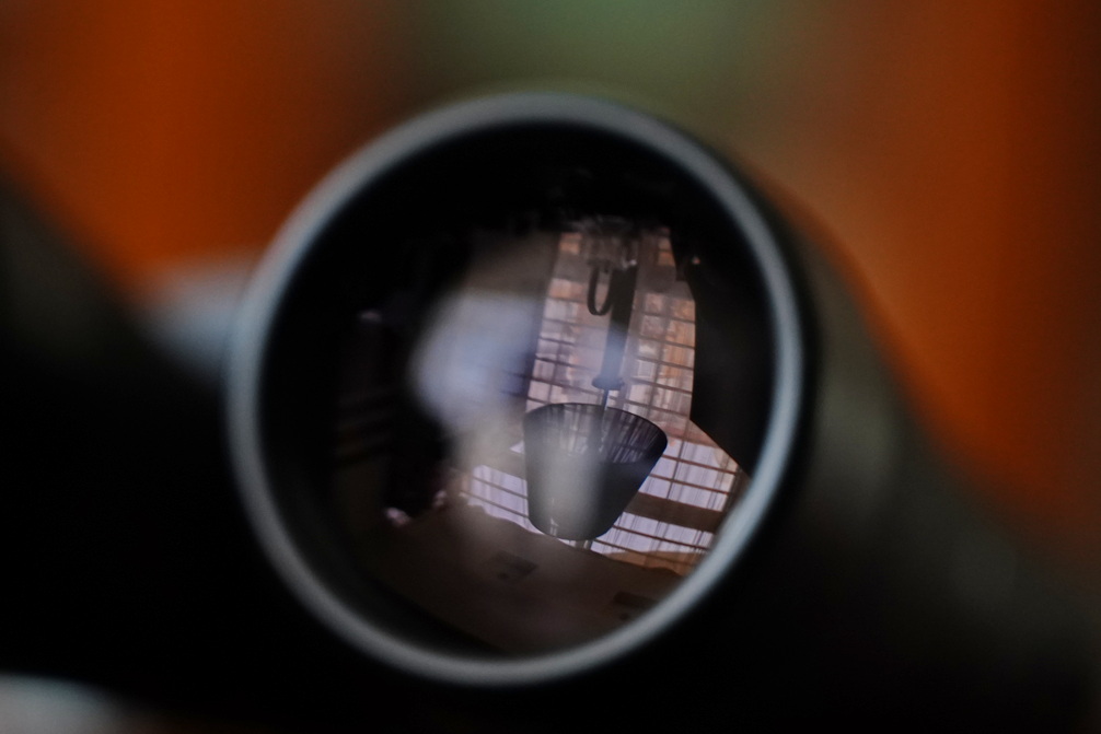 一树梨花压海棠：是*用军**望远镜好？还是名牌望远镜好？