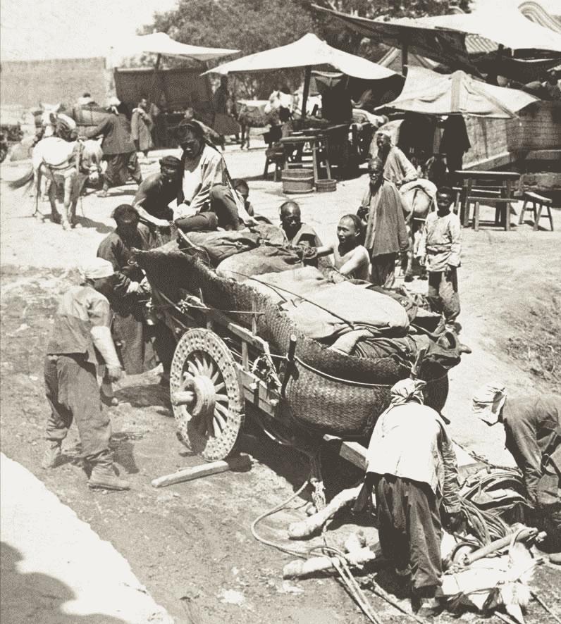 *光脱**犹太人女人衣服，集体*杀屠**，老照片再现变态的纳粹德国！2