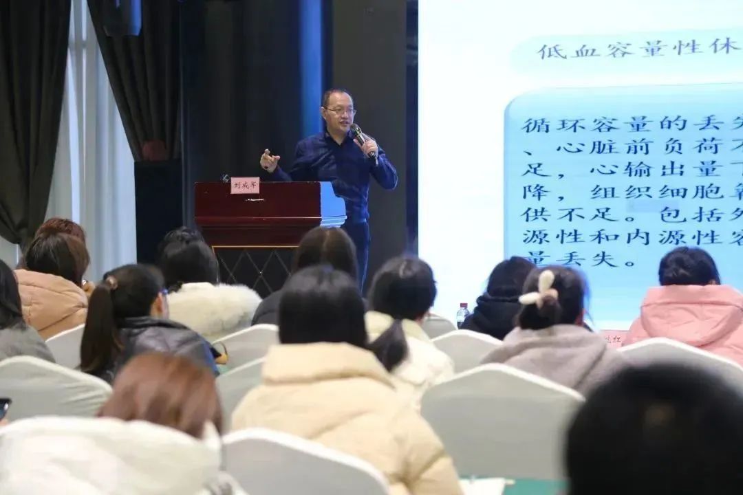 2月8、9日，重医儿院院长李秋率队到宜宾一医院开展免费诊疗活动