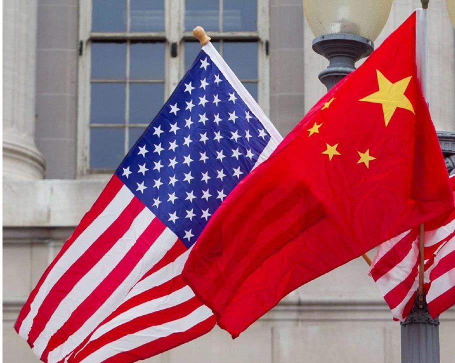 6月3日消息：美军机抵近山东舰，歼16没给歼15机会，与美机拼*刀刺**