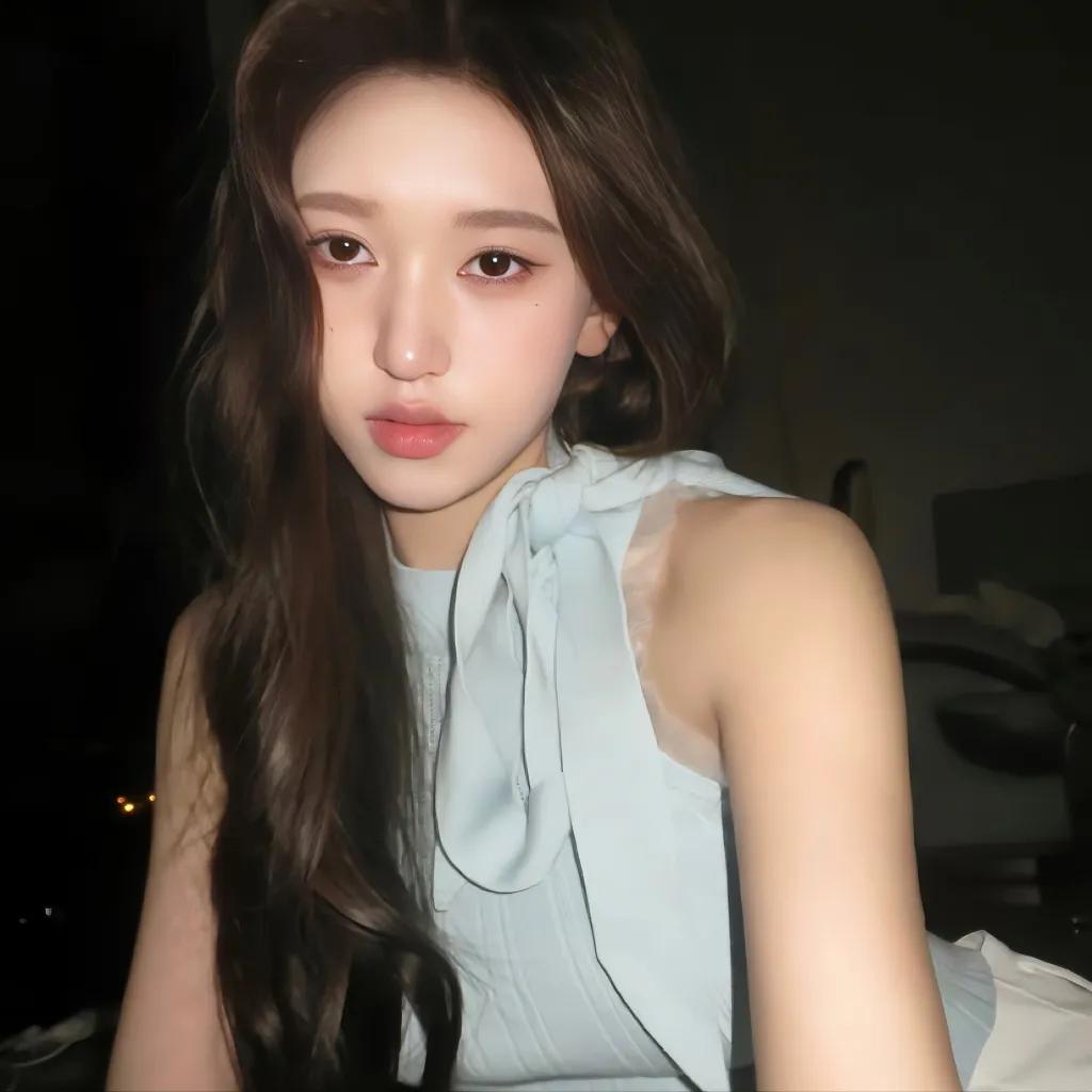 老爷子让她选个未婚夫她发现角落的男人伸出纤纤玉手指着：我要他