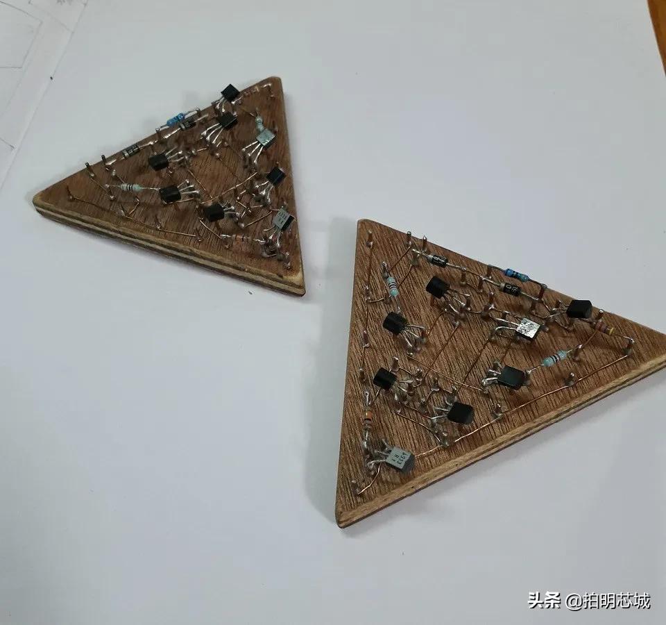 555芯片定时器工作原理,555定时器构成单稳态触发器