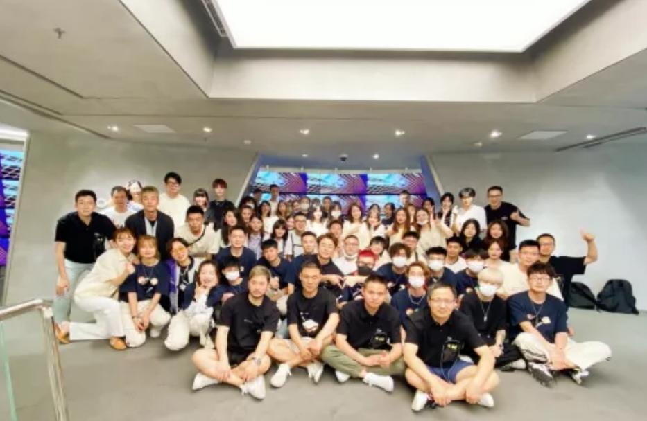 清华北大学生创业卖衣服,95后清华小伙休学卖衣服