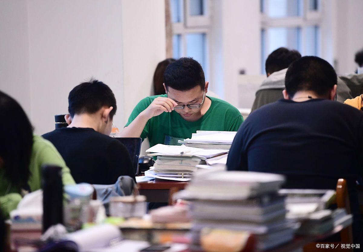 考研“通过率”较高的4大专业，本科普普通通，硕士毕业直接就业