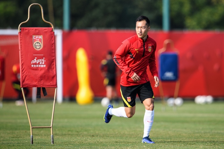 吴曦头球破门6:0,吴曦颠球传球