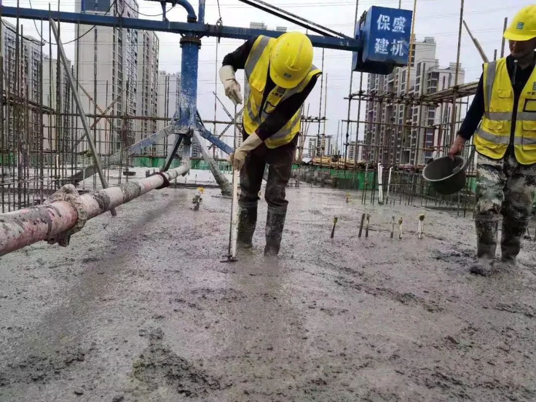 混凝土板厚薄怎么处理,混凝土板厚如何控制