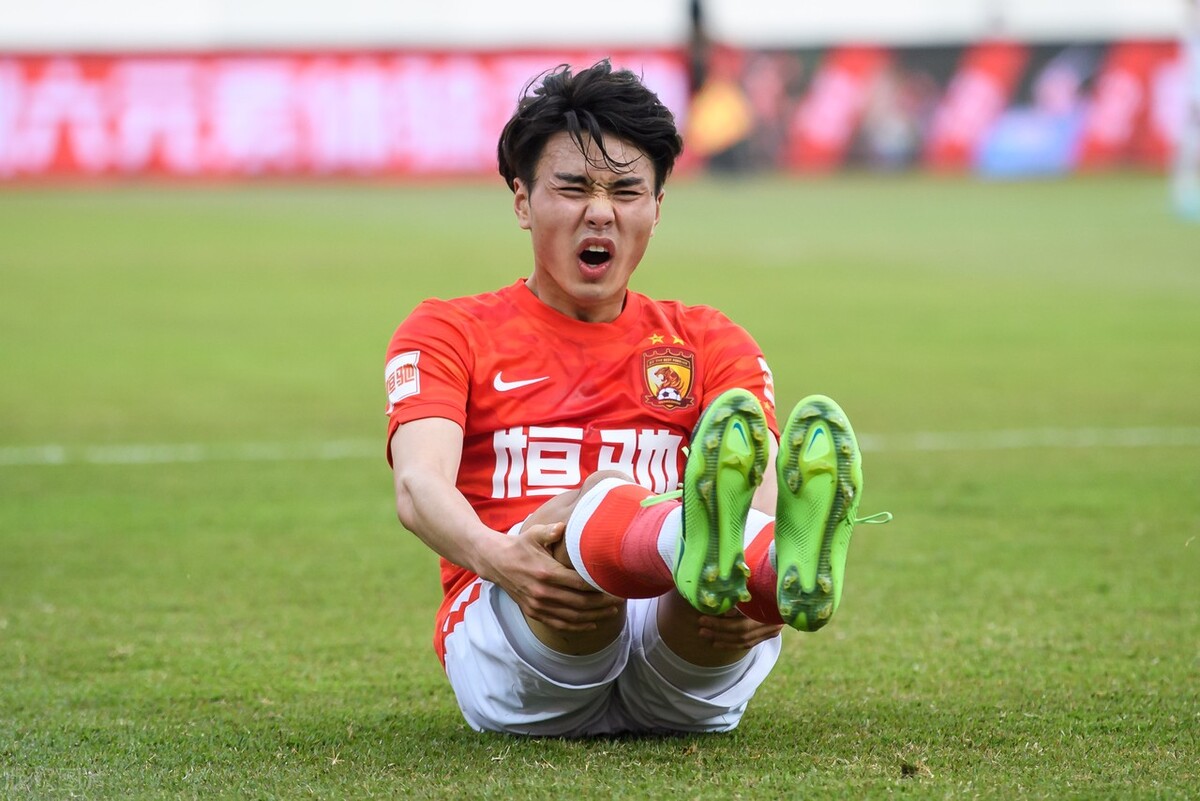 他曾是国青名将,他曾是国奥后防核心