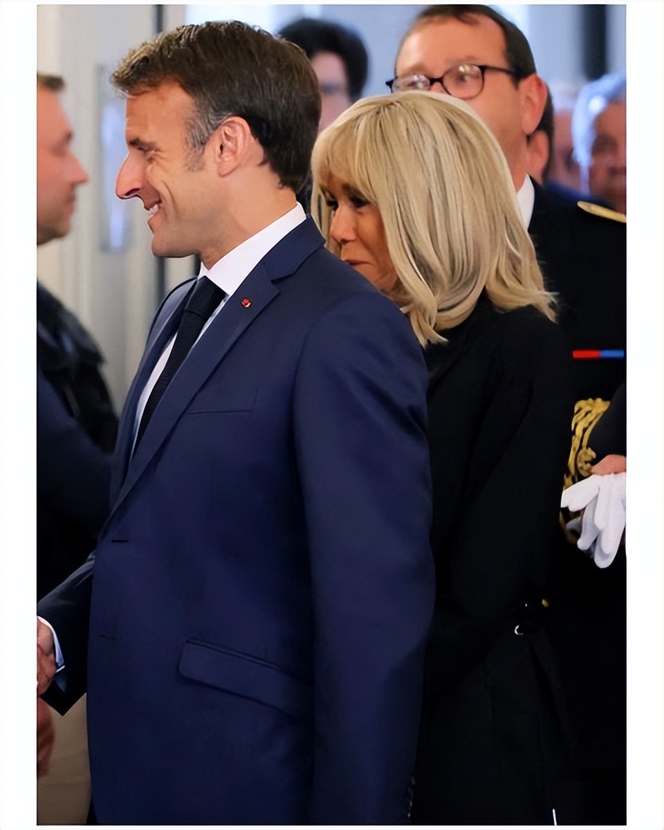 法国马克龙夫人年轻,法国第一夫人年轻照