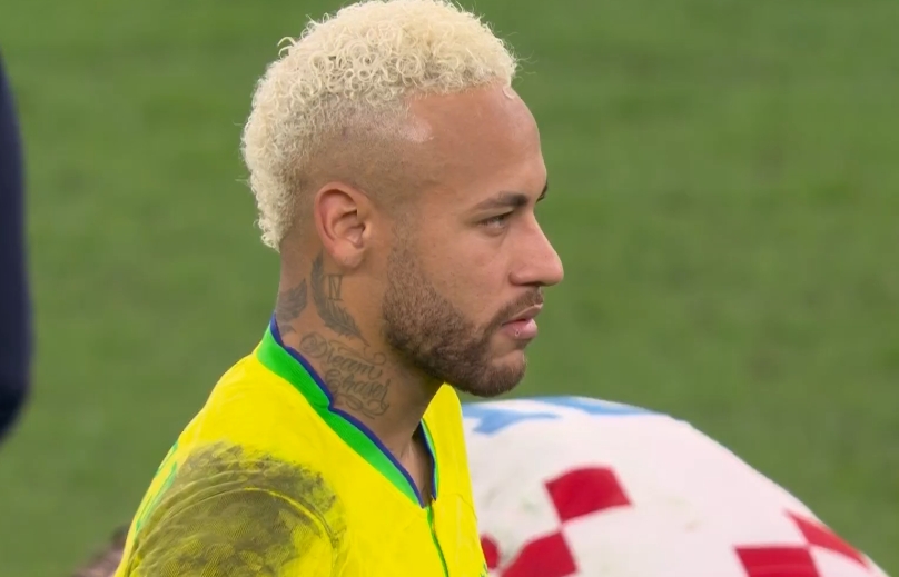 巴西点球输了内马尔的反应,巴西最后的点球内马尔哭了吗