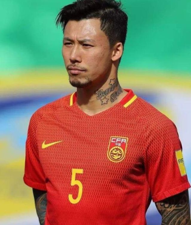 李霄鹏的国足最佳后防线浮出水面，泰山后卫将是蒋光太的最佳组合