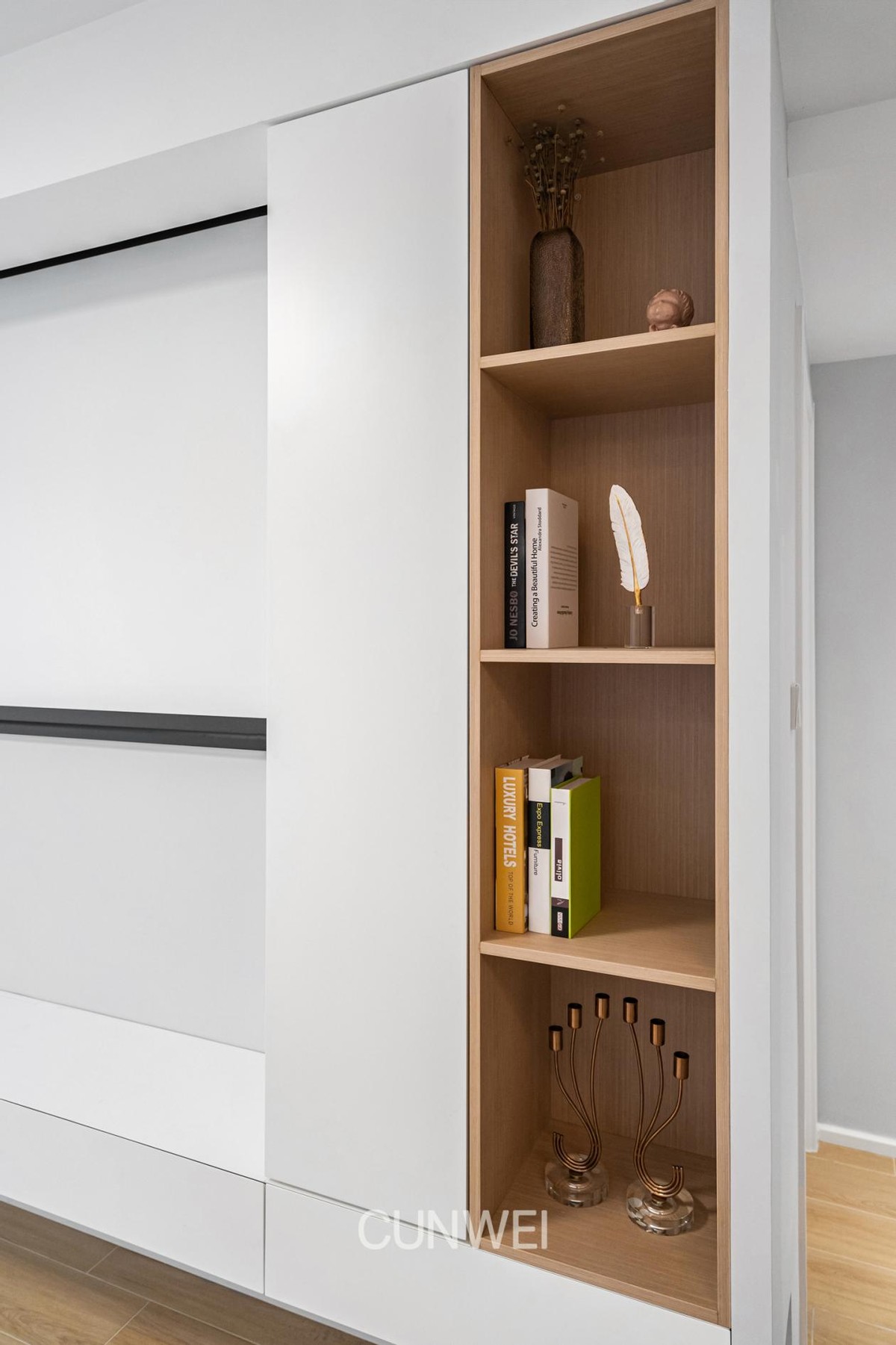 与其做满墙电视柜，不如留40㎝做书架，一柜两用，教科书级模板