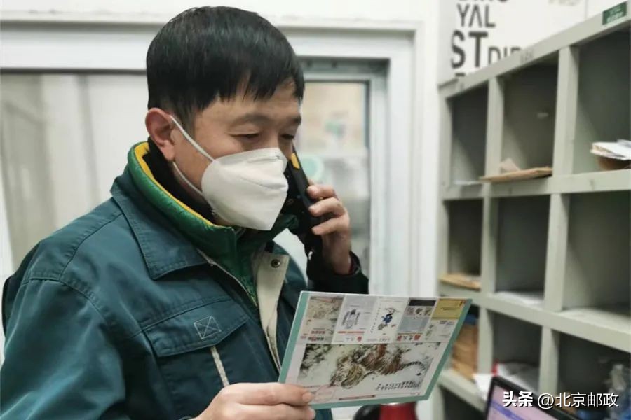 受到表扬后，这名投递员谦虚地说：“我做的都是分内的事。”