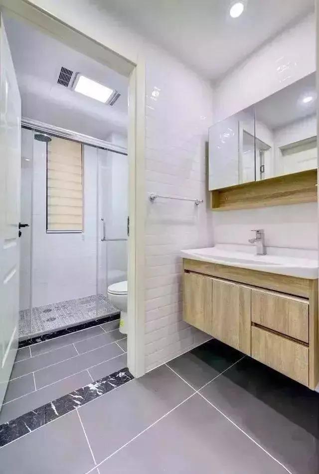 怎么防止卫生间木门受潮变形,卫生间装实木门怎么处理