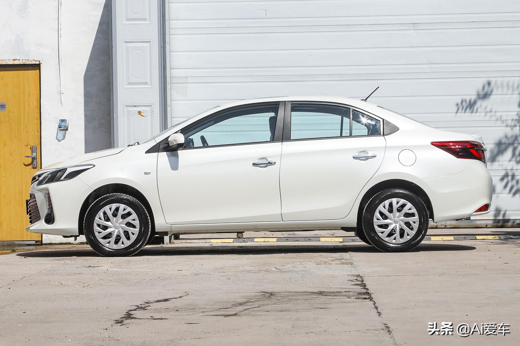 丰田最小型省油车二手车,丰田最便宜2.5自吸车型