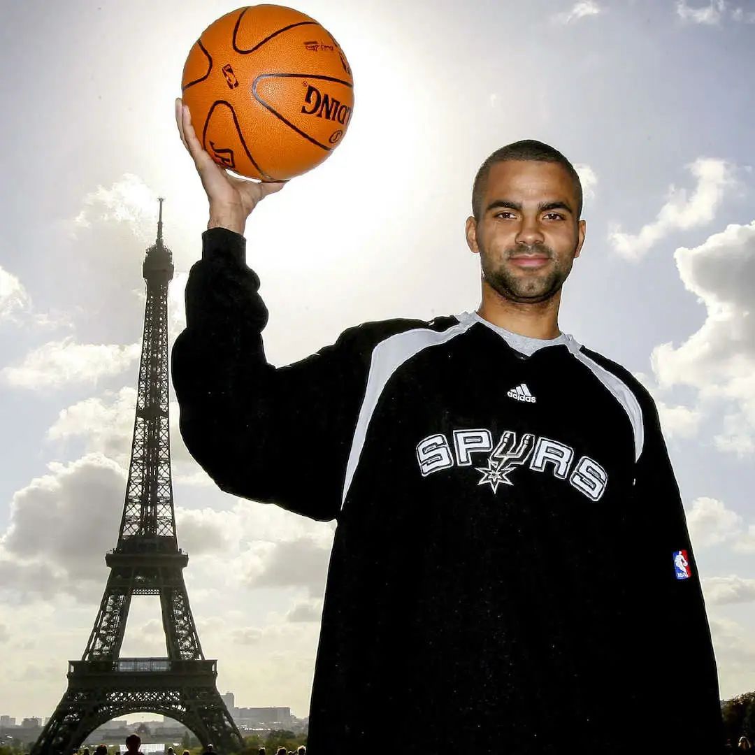 他才是匹克的良心代言人?一双签名鞋穿了六年!维金斯快学学吧