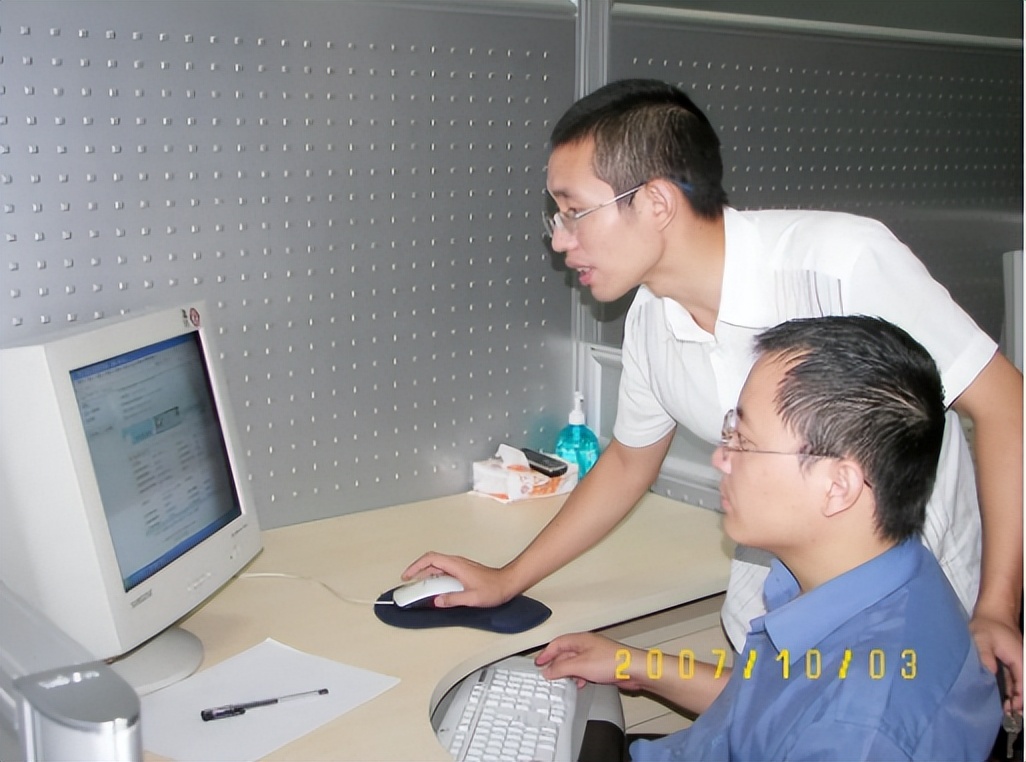 这个白手起家的创业家庭，勤俭思辨，回报社会