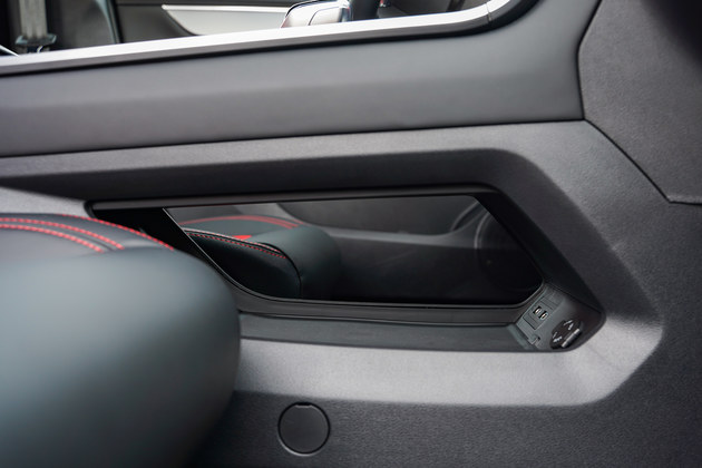 大众思皓曜2021款6座中配落地价,思皓曜和奕炫max暗夜破晓版哪个好