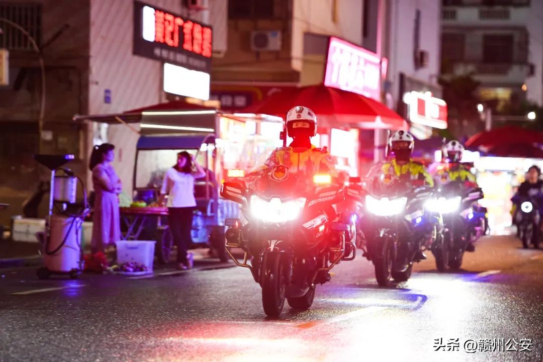 夜摊式酒吧,夜间酒吧街摆摊