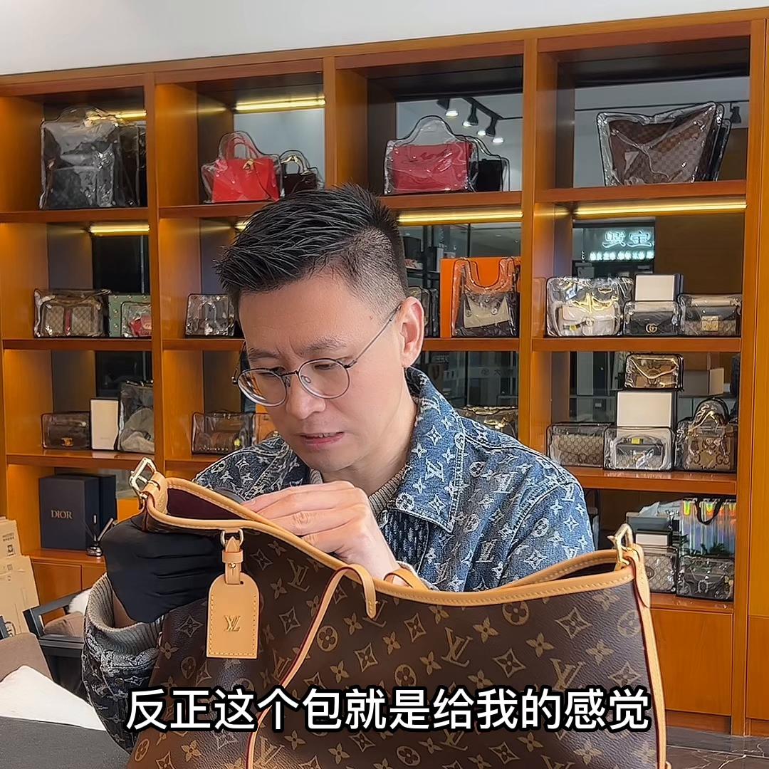 lvcarryall中号开箱,lvcarryall中号上身