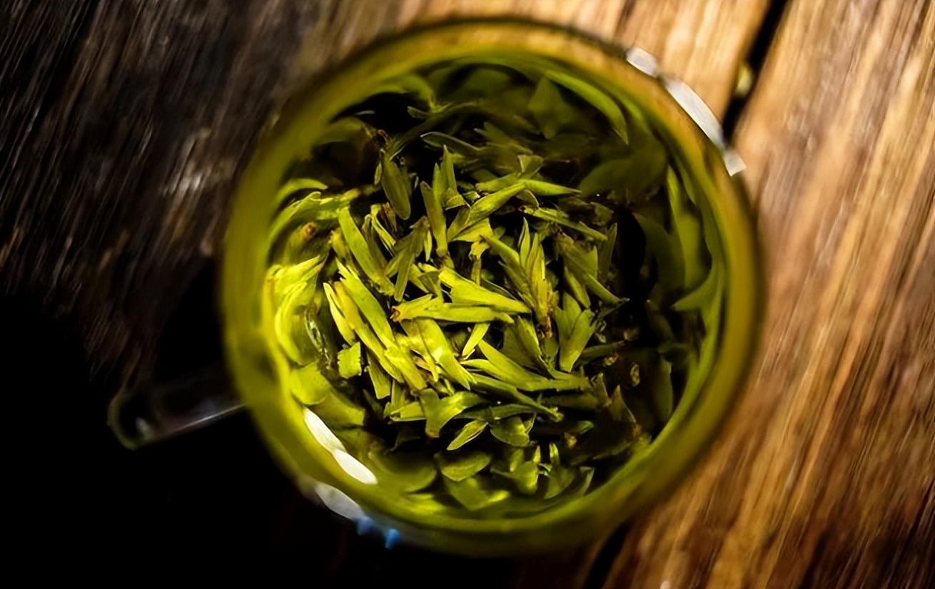 天冷了一起喝红茶暖身吧,红茶茶性温和特别适宜冬季饮用