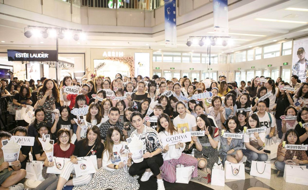 “带货一哥”李佳琦，从月薪三千到年入千万，背后的艰辛谁人知？