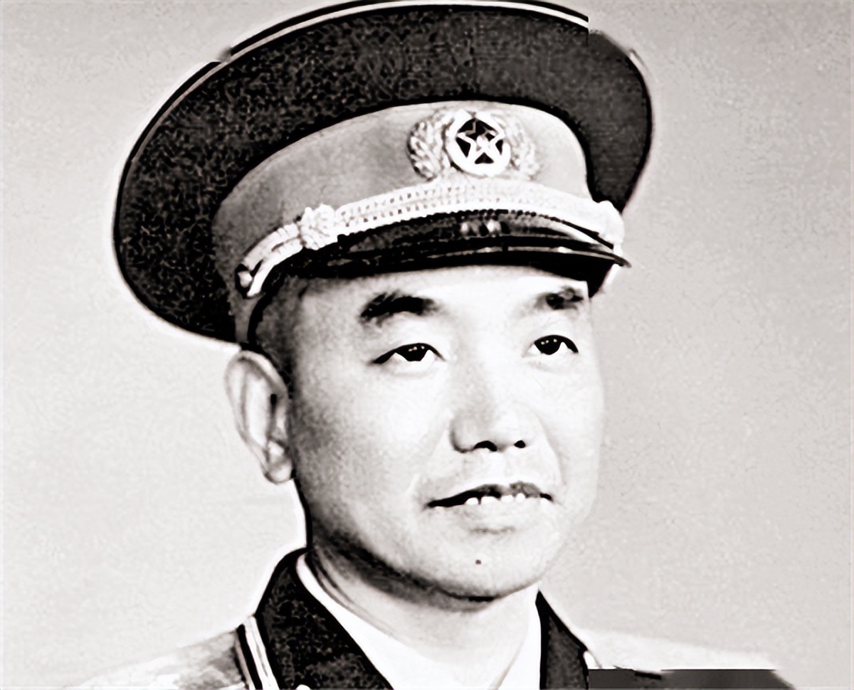 八路军6个师长唯独他没有成为元帅，晚年担任副主席，儿子是将军
