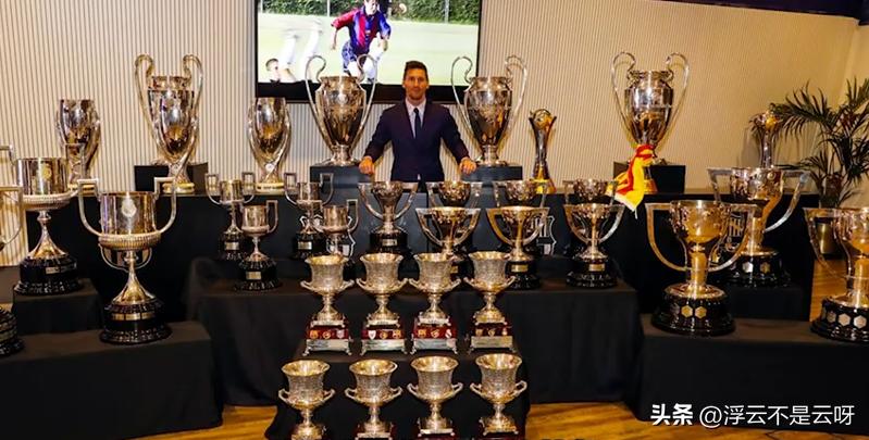 从小立志成为足球界最伟大的球员,出生贫寒17岁却成为足球界的传奇