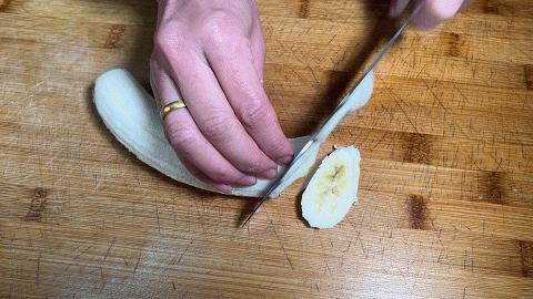 一根香蕉松饼的做法,一根香蕉超简单做美食
