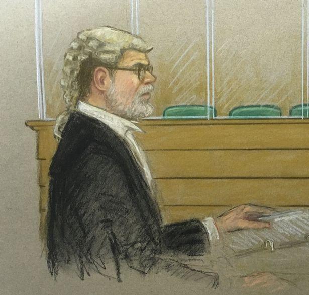 英国一名强奸犯绑着母亲，对母亲和孩子施暴，并让母亲亲耳听着