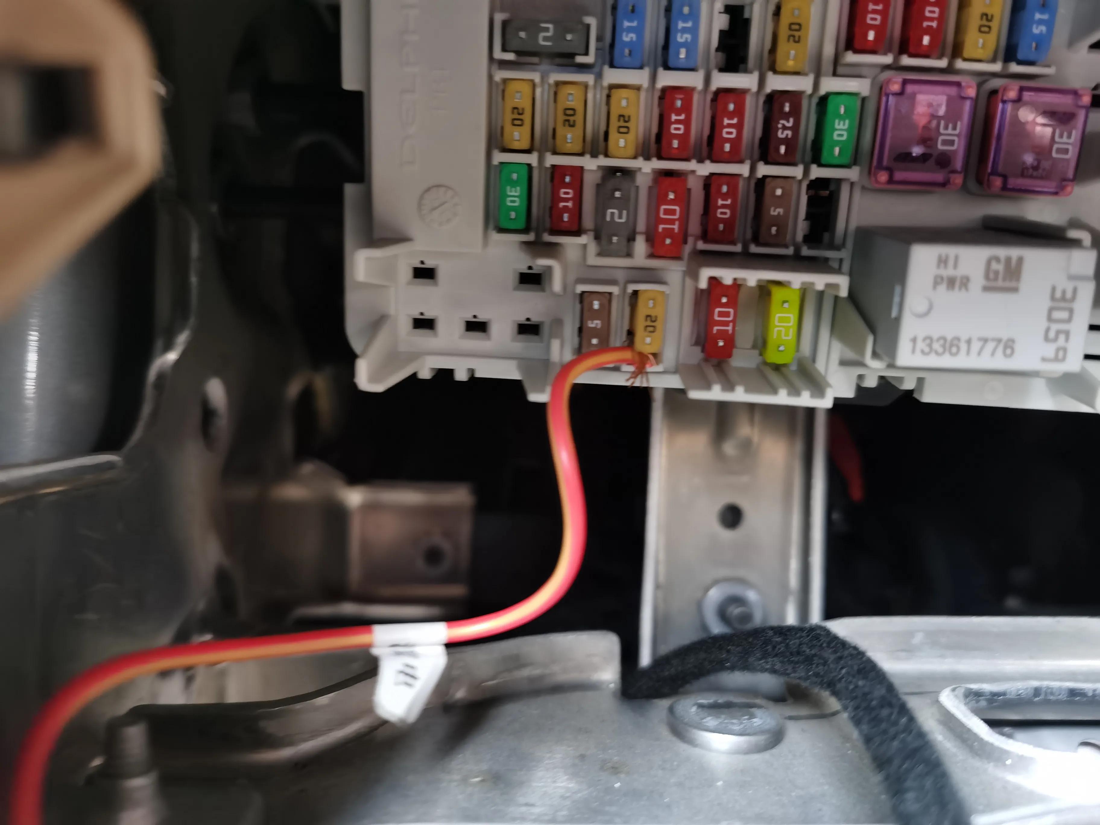 别克gl8扶手箱220v电源怎么接,别克gl8安装原车扶手箱