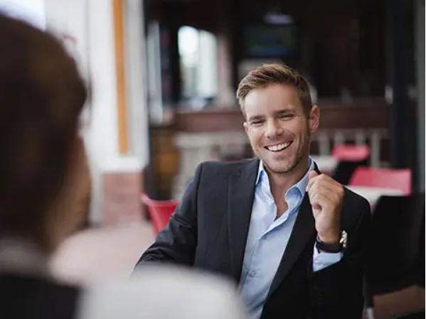 女富豪招聘私人司机，月薪十万吃住全包，4道门槛让不少人感叹