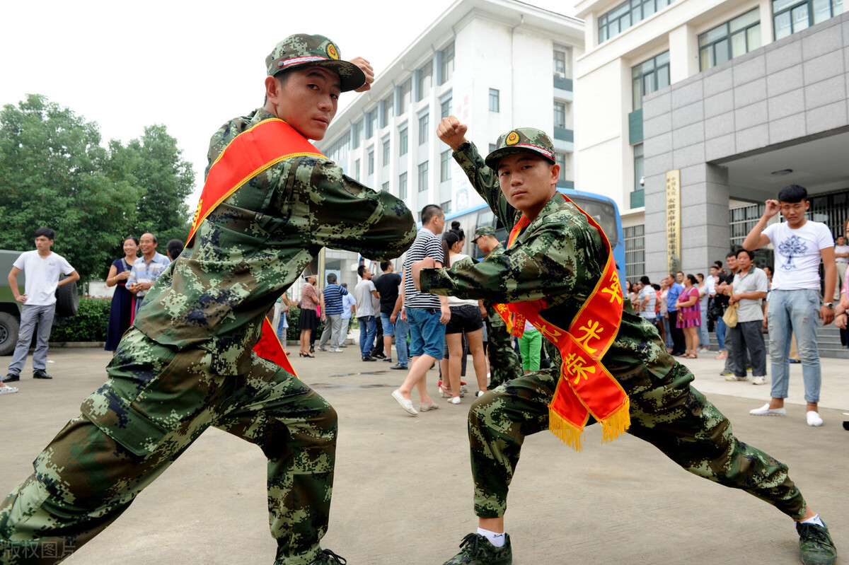 大学两年义务兵回来有什么好出路,两年义务兵退伍可以上大学吗