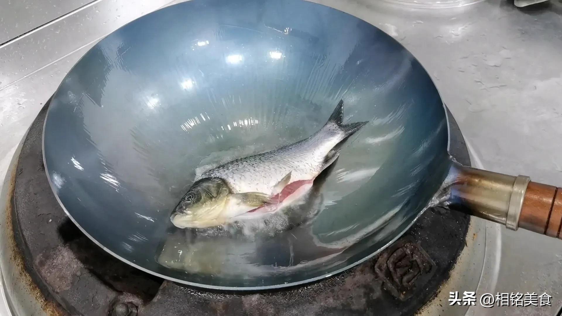 新铁锅怎样开锅小妙招视频,不粘锅的铁锅最佳开锅方法