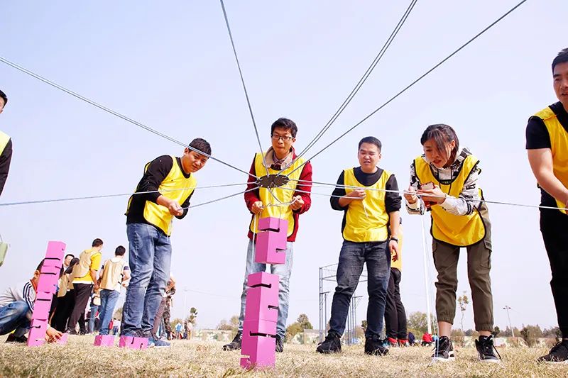 团建趣味飞机游戏怎么玩,趣游研学营