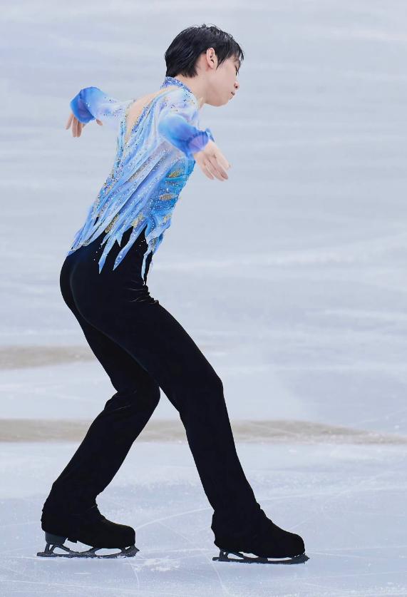 羽生结弦考斯滕有多少钻,羽生结弦蓝色的考斯滕视频