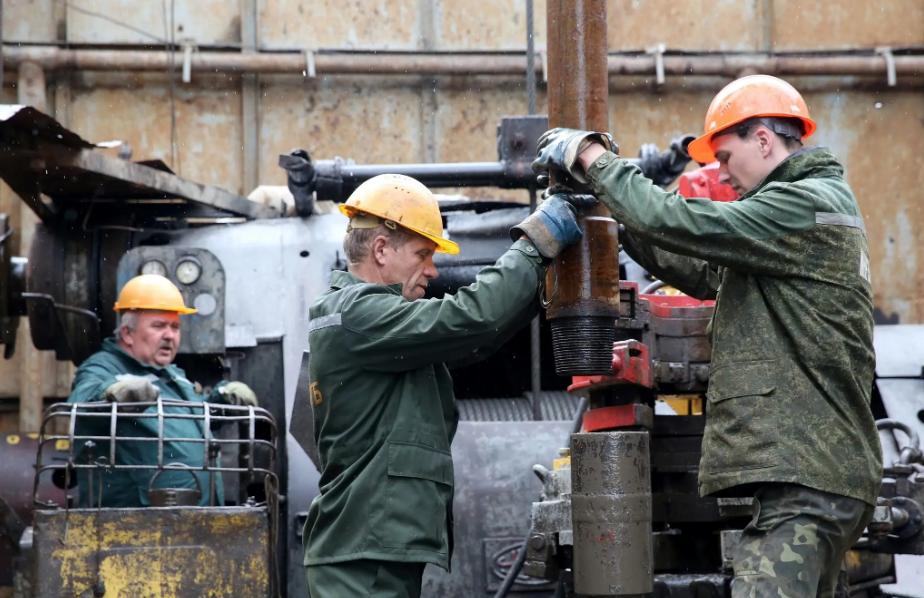 美国制裁俄罗斯石油最新动向,欧盟制裁俄罗斯对原油的影响