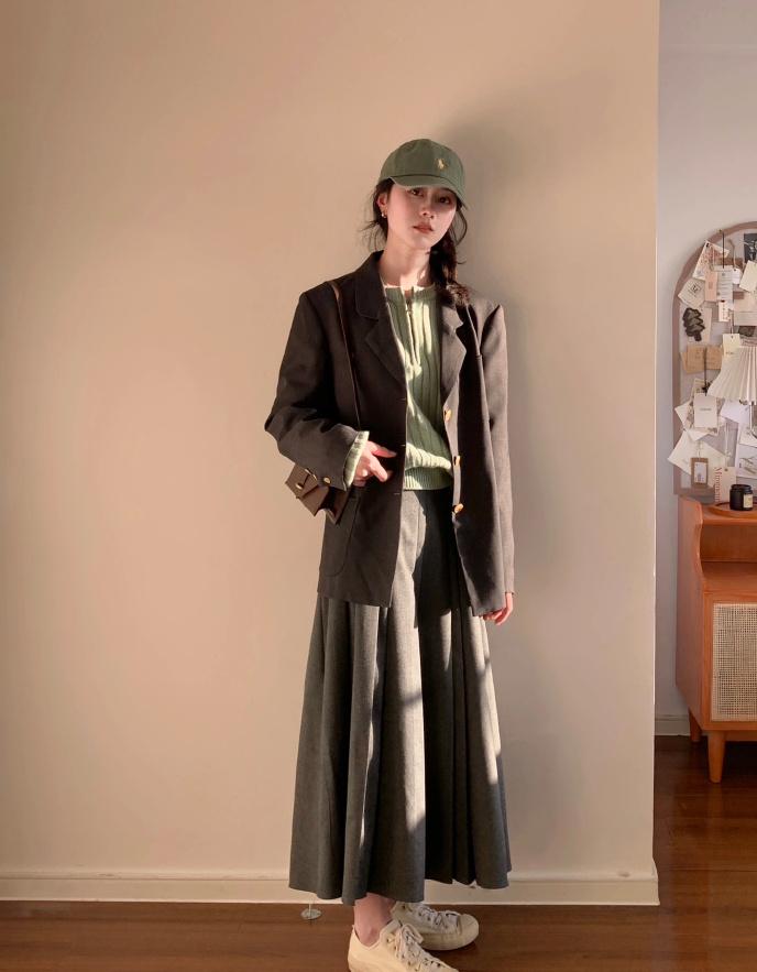 西装半身裙怎么穿显年轻活力,西装半身裙中长款搭配