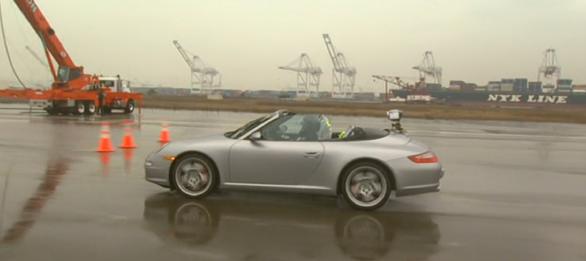 据说台风的时候，要把家里的窗户都打开，这样可以减小风的阻力