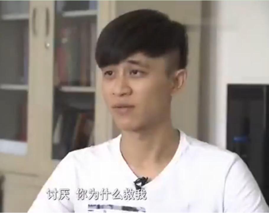 美女重伤成植物人，男友一家一起照料，美女醒来后让小伙左右为难