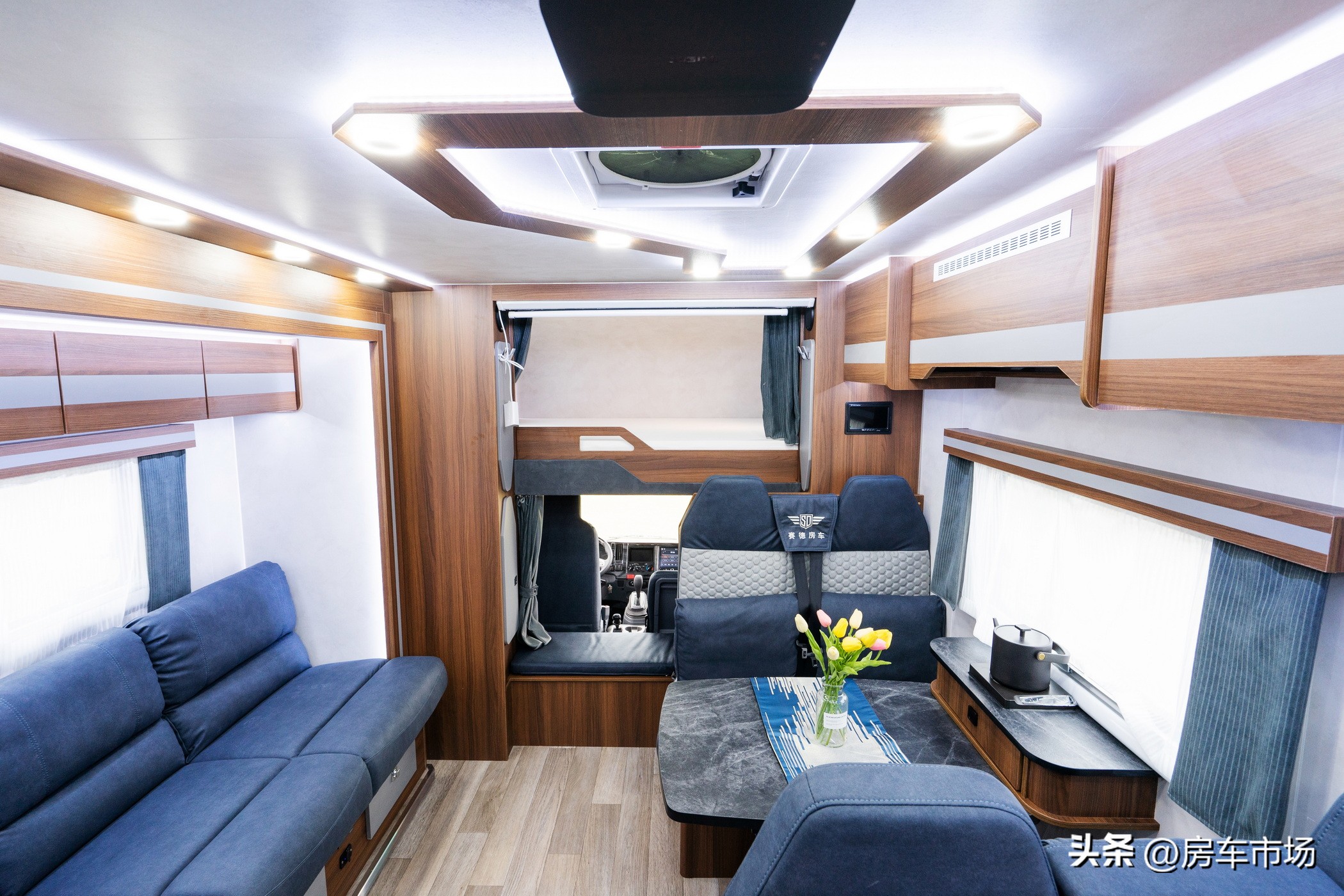 赛德卡700p房车是哪个品牌,最新款五十铃轻卡升顶带拓展房车