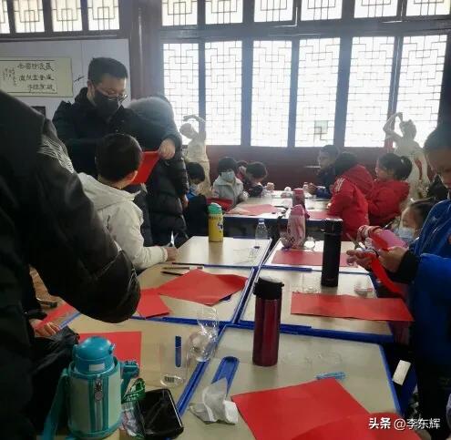 社区青少年做春节灯笼活动,社区开展未成年手工制作灯笼活动