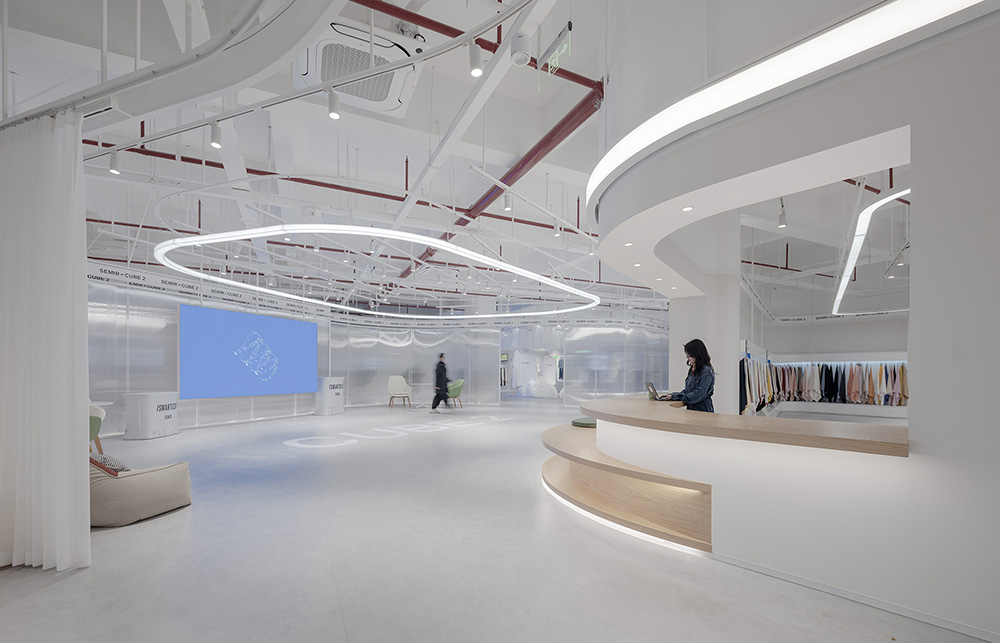 熙攘老街中的“后花园”大巭服饰深圳办公设计欣赏