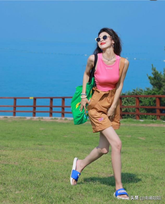 洋气时髦短裙短裤,穿短裙怎样穿显腿又长又细